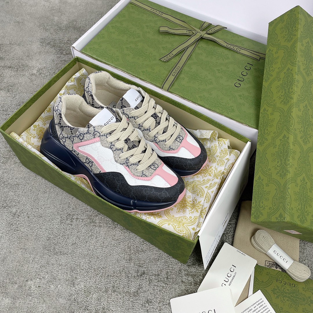 Gucci Pops This collection has a lot of flora and fauna elements Original material