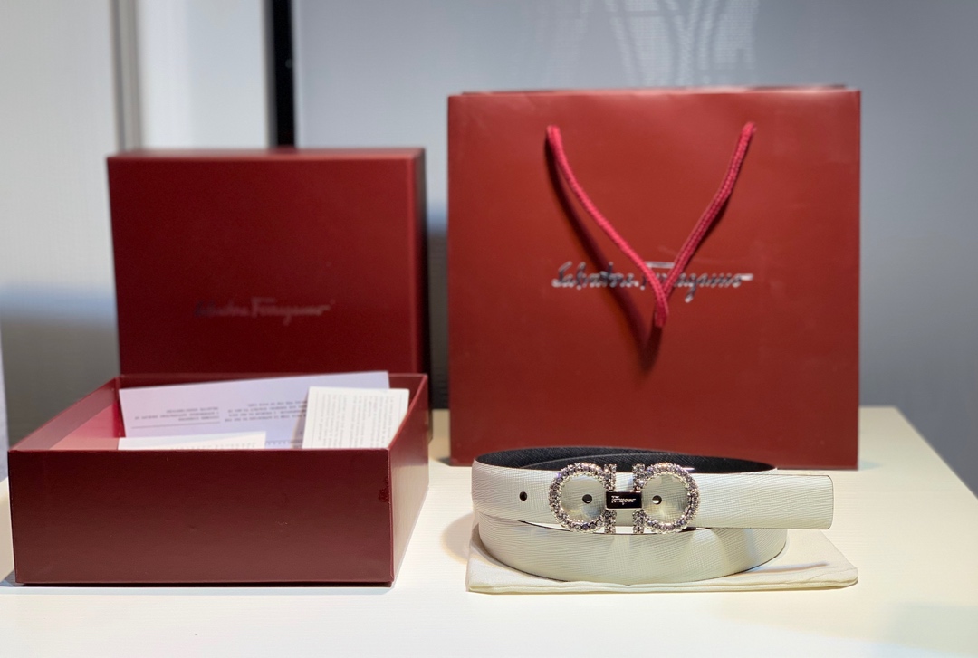 FERRAGAMO twist style