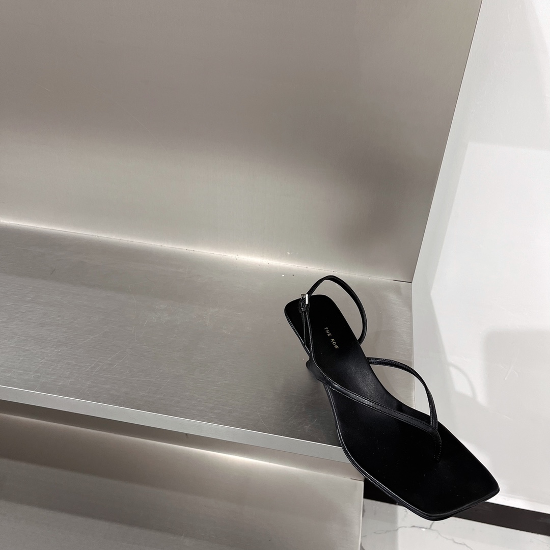 𝐓𝐇𝐄 𝐑𝐎𝐖｜𝟐𝟎𝟐𝟐/𝐒𝐒 𝐧𝐞𝐰 New The row 2022/fw Retro Minimalist Sandals