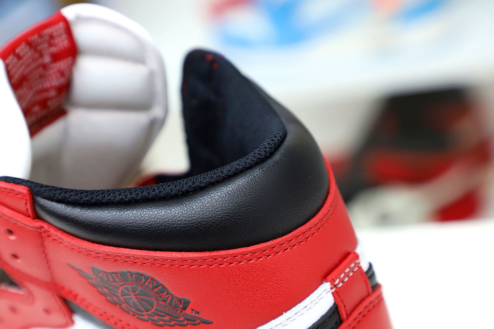 AIR JORDAN 1 RETRO HIGH OG CHICAGO 2015