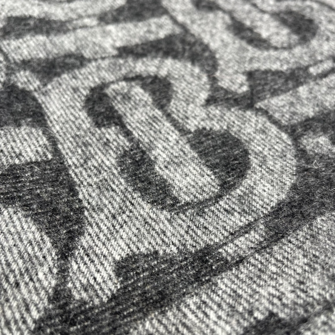 Burberry Reversible Check Fringed Cashmere Scarf 100% Cashmere