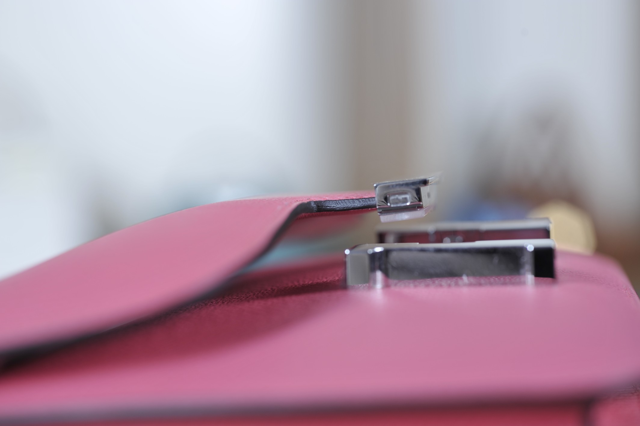 Kangkang 19 lipstick powder silver buckle epsom leather