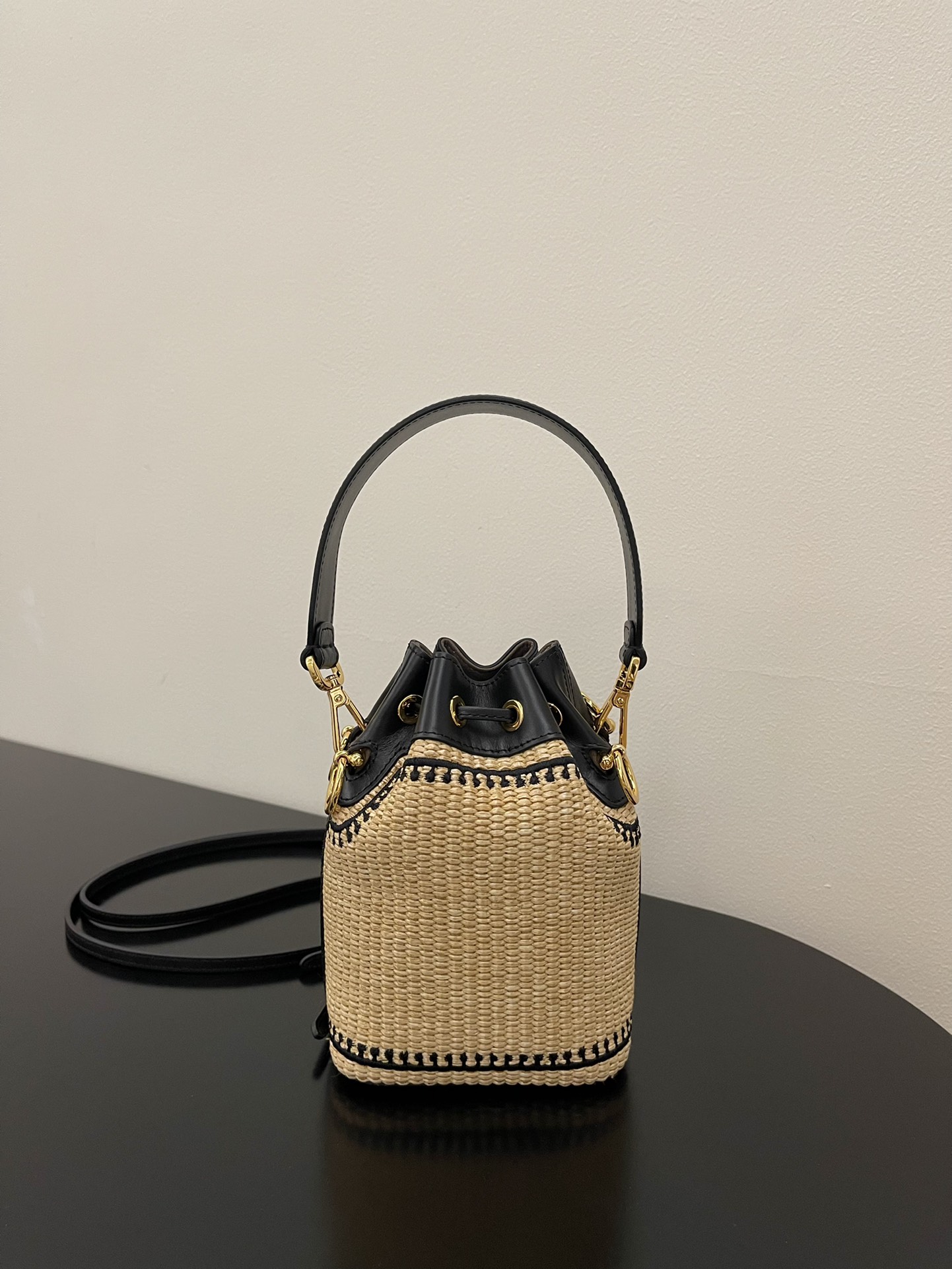 FENDI straw small bucket
