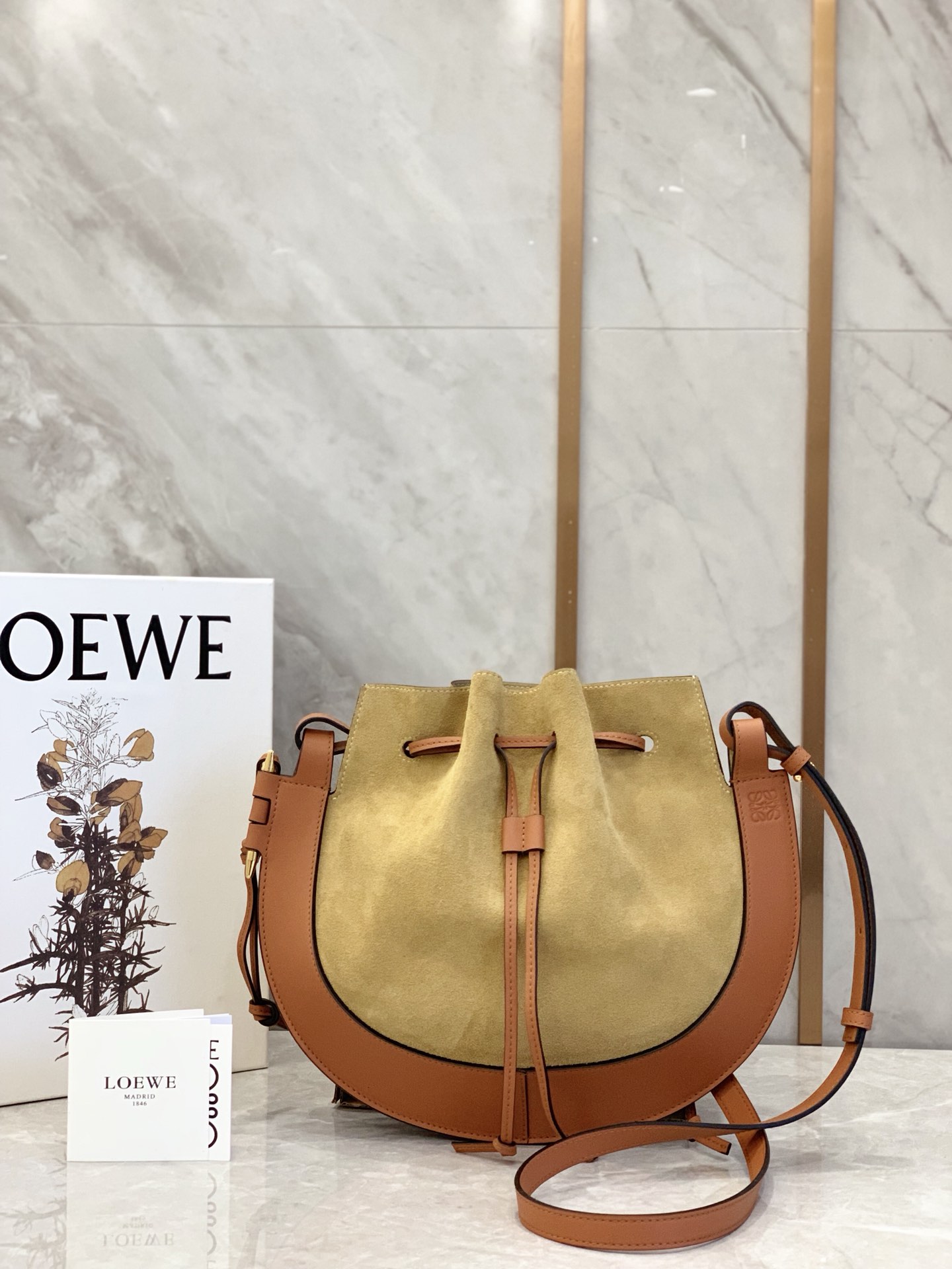 LOEWE Horseshoe flying saucer bag