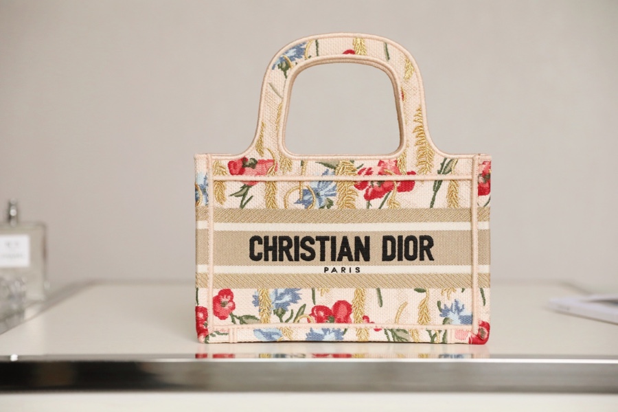 BOOK TOTE beige Dior Hibiscus embroidered canvas