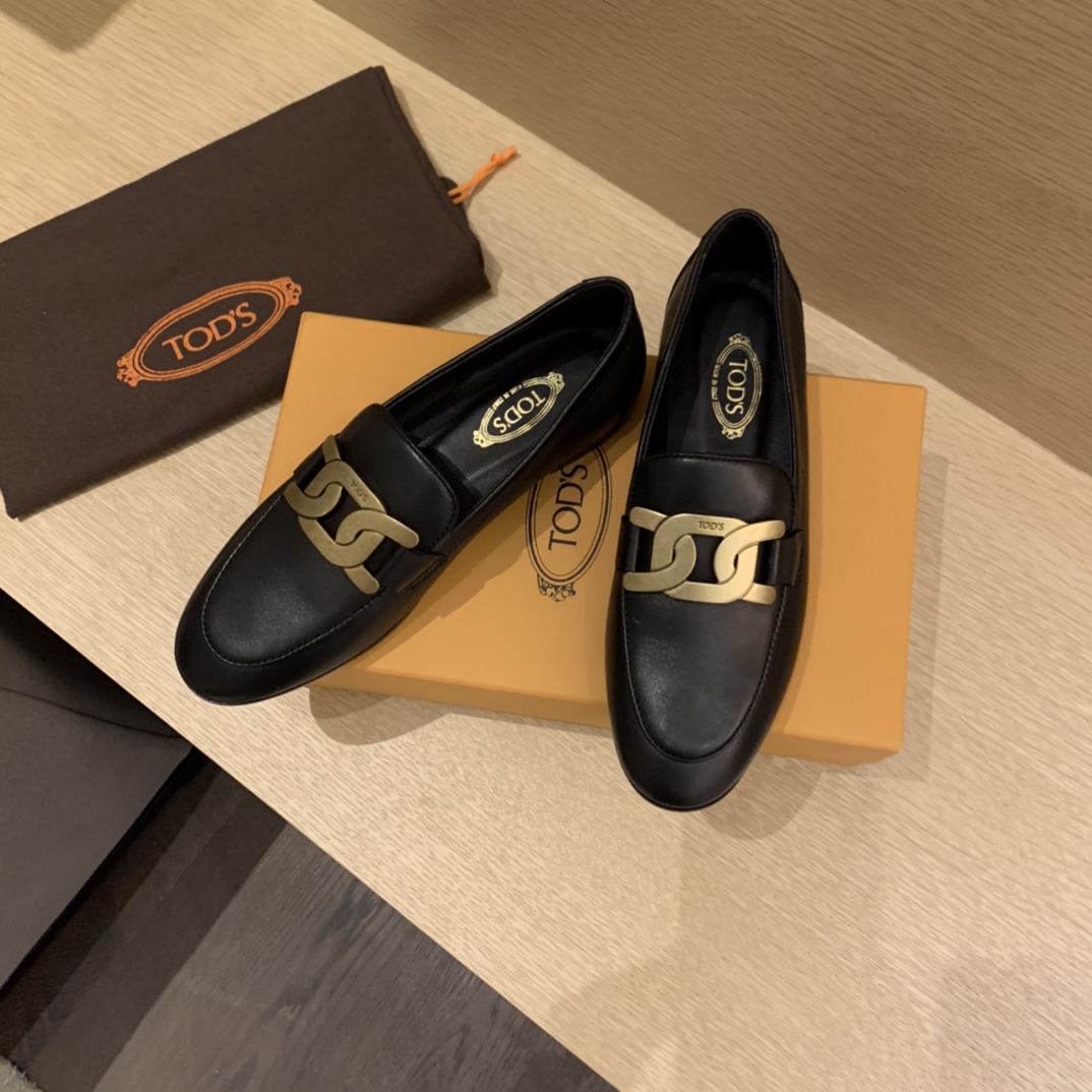 TODS | 𝟐𝟎𝟐𝟏/𝐒𝐒 𝐧𝐞𝐰 Gives a more stable feel This design has a bit of a vintage vibe