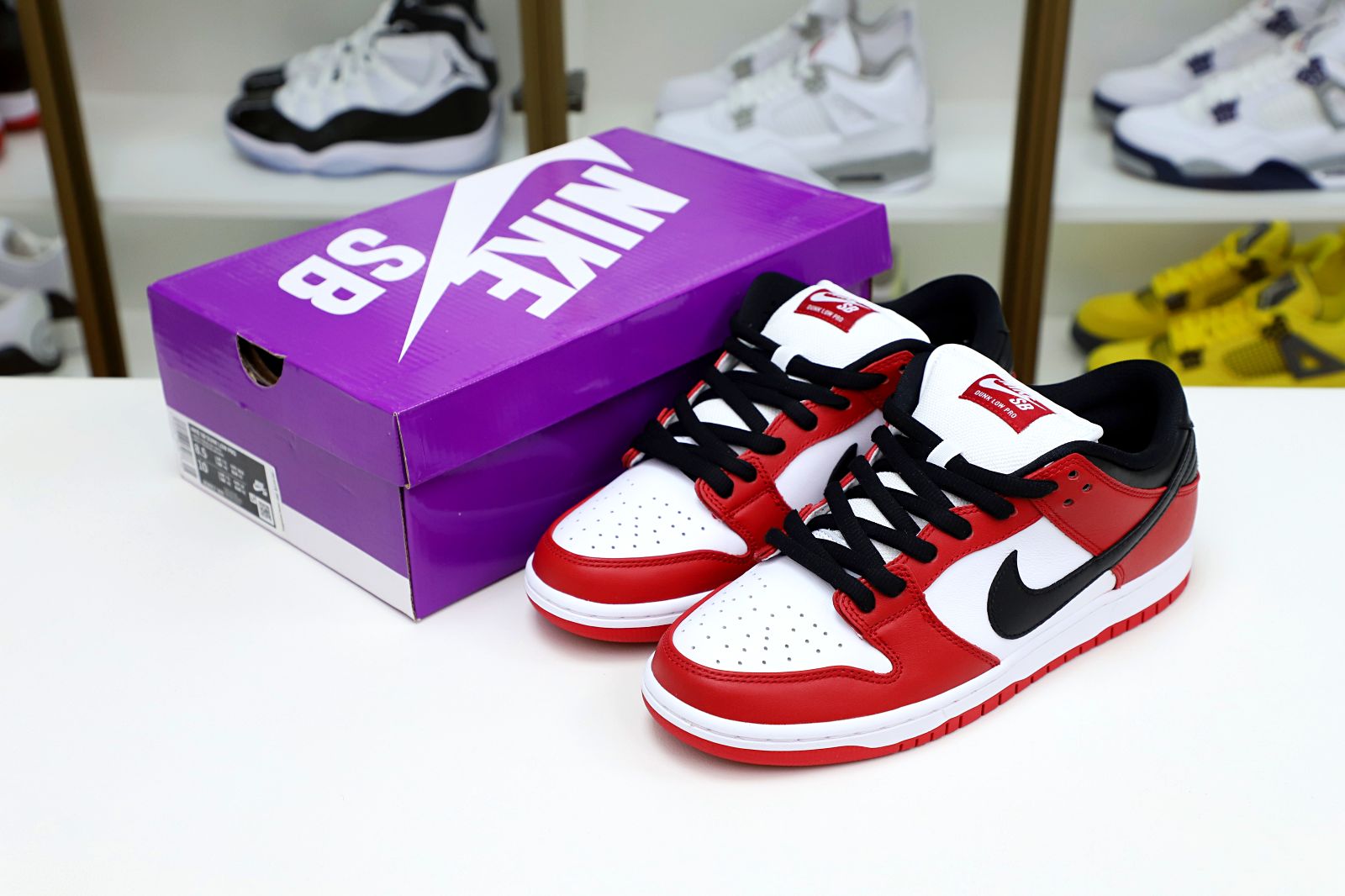 NIKE SB DUNK LOW CHICAGO