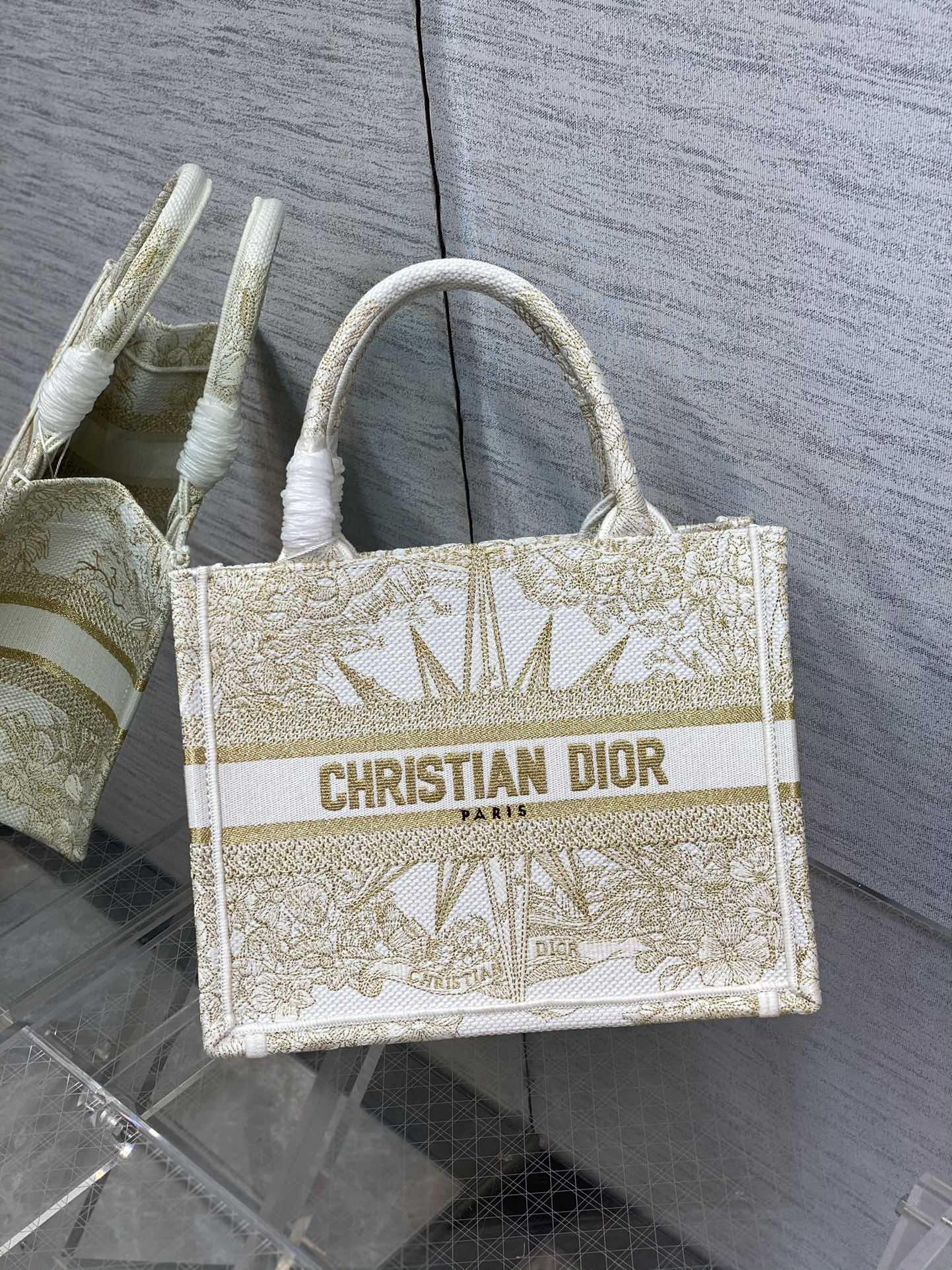 DIOR TOTE Golden Christmas