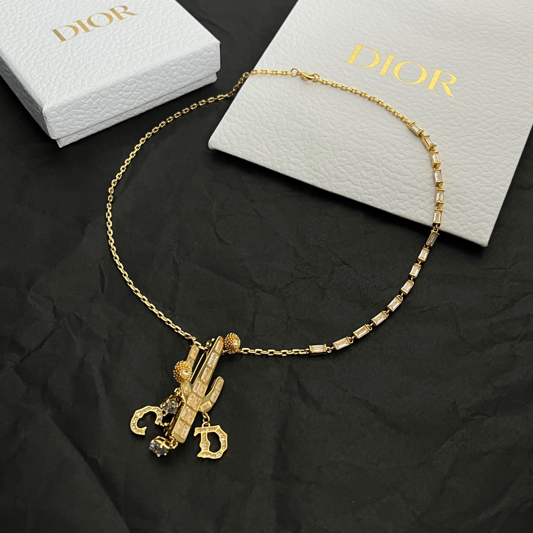 Dior necklace