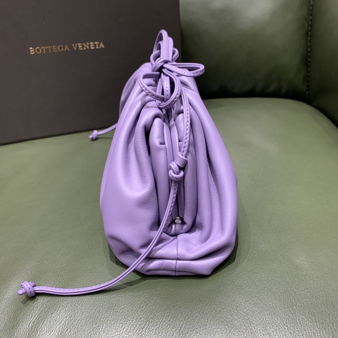 Bottega Veneta  THE MINI POUCH  #585852