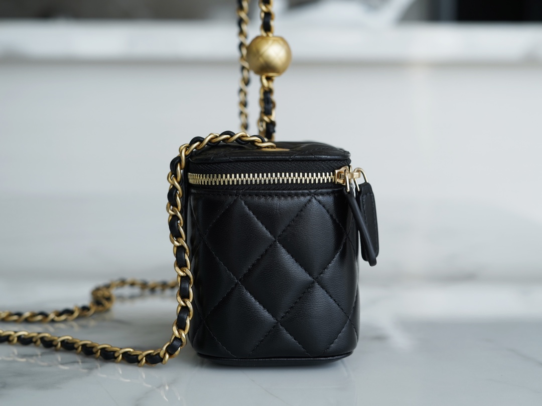 𝗖𝗛𝗔𝗡𝗘𝗟✦Metal Ball Series 𝒎𝒊𝒏𝒊𝒊 Box Bag Black