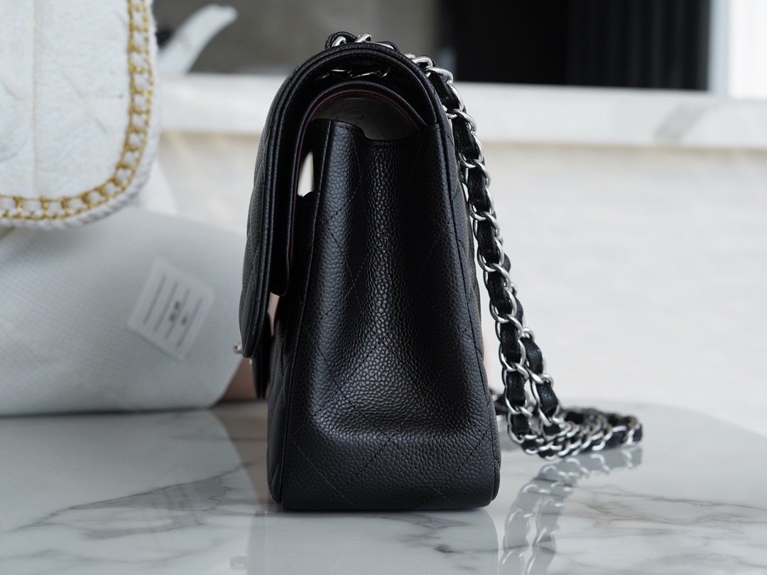𝐂𝐇𝐀𝐍𝐄𝐋 Classic Flap France 🇫🇷 𝐇𝐇 𝐚𝐚𝐬 Original Caviar 🐂 Genuine Leather Caviar Large Black Silver 🖤