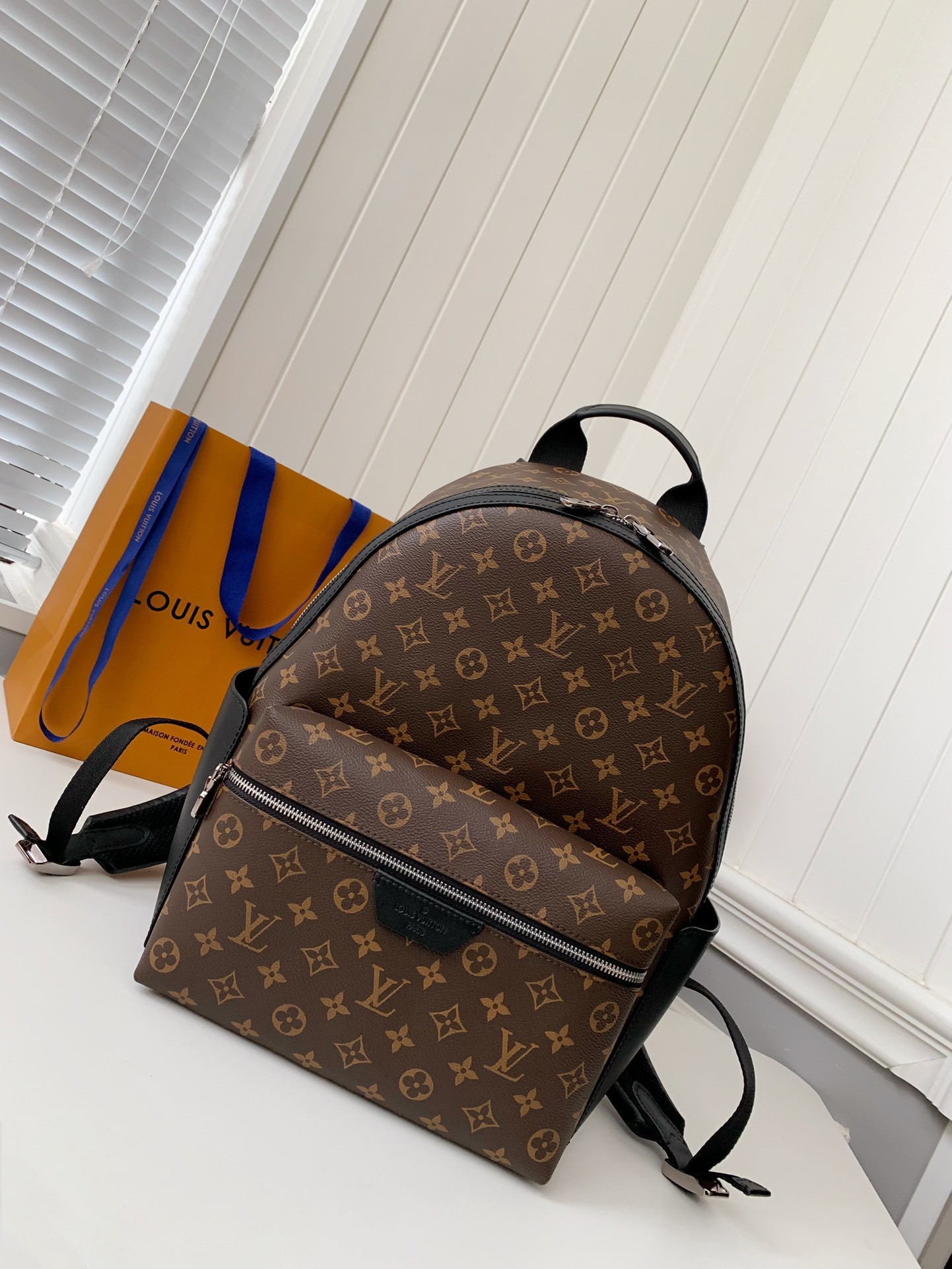 Louis Vuitton 24s New DISCOverY Small Backpack M20558, Top Quality Size: 29 * 38 * 20cm