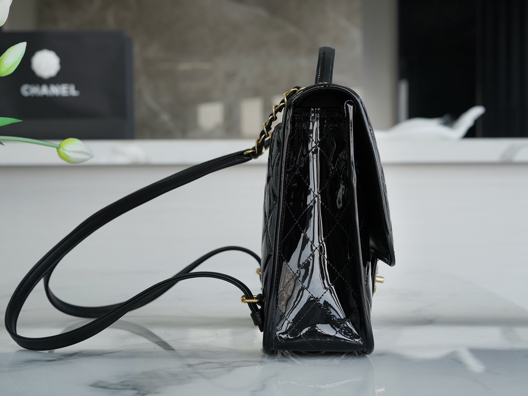 𝗖𝗛𝗔𝗡𝗘𝗟✦ Made of original tire cow patent leather 𝟮𝟮k Premium Handmade Workshop Patent Leather Shoulder Bag