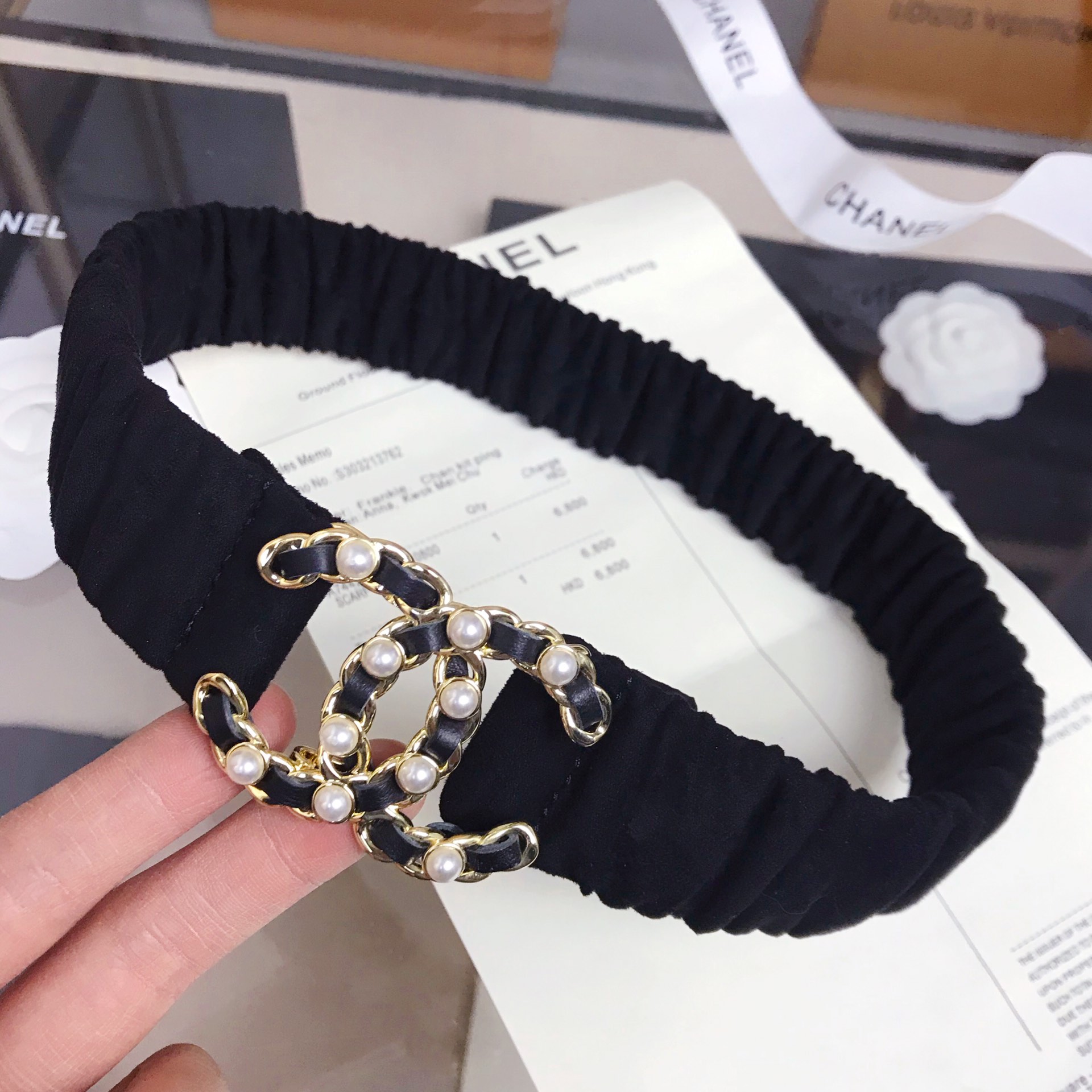 𝗖𝗛𝗔𝗡𝗘𝗟 Classic pearl lambskin elasticated waistband