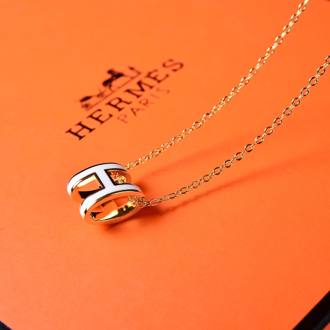 Hermes necklace