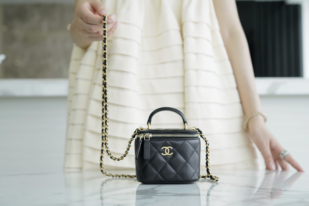 𝗖𝗛𝗔𝗡𝗘𝗟✦Spring/Summer 2021 мιиι Box bag