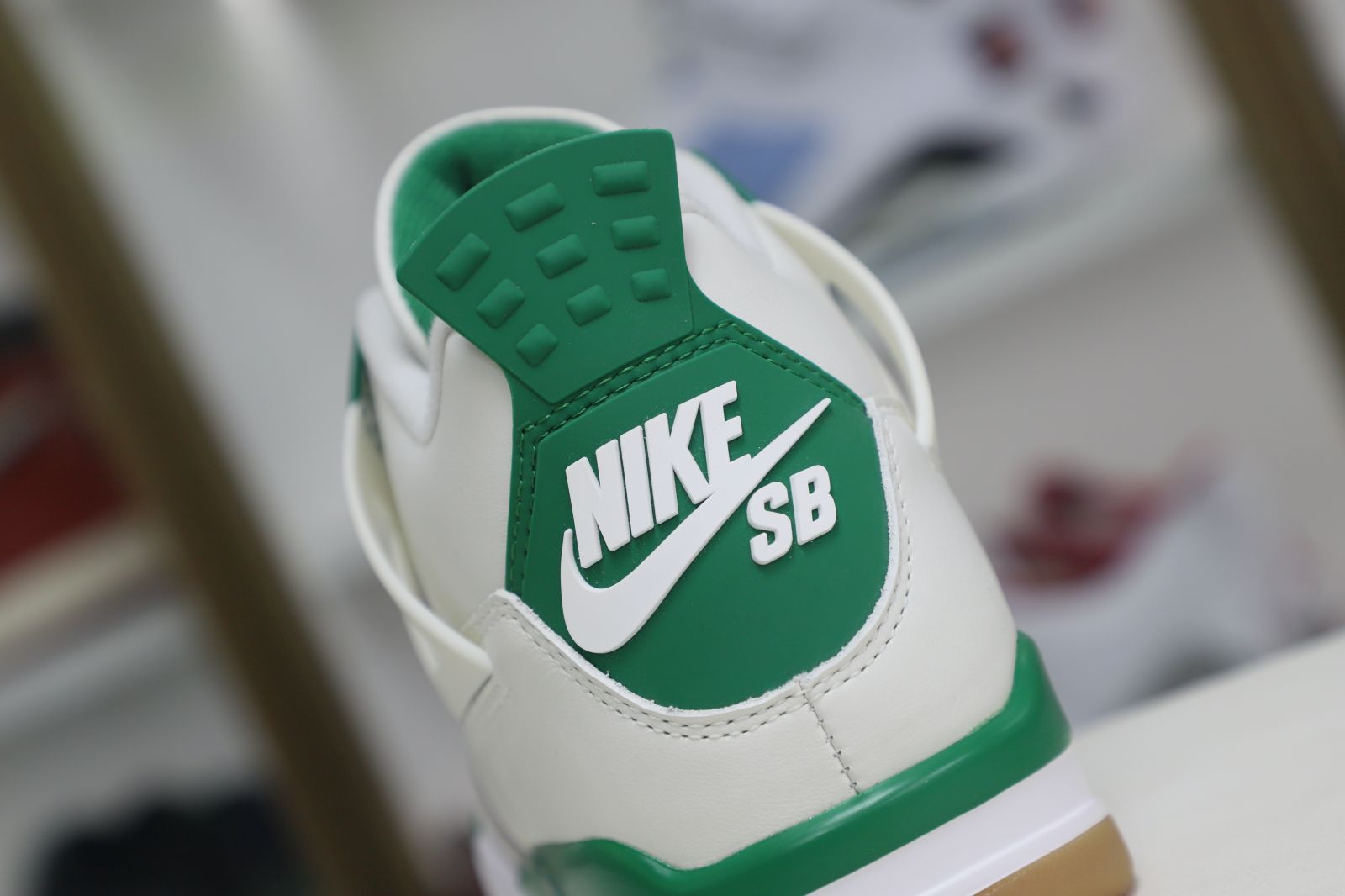 NIKE SB X AIR JORDAN 4 RETRO PINE GREEN