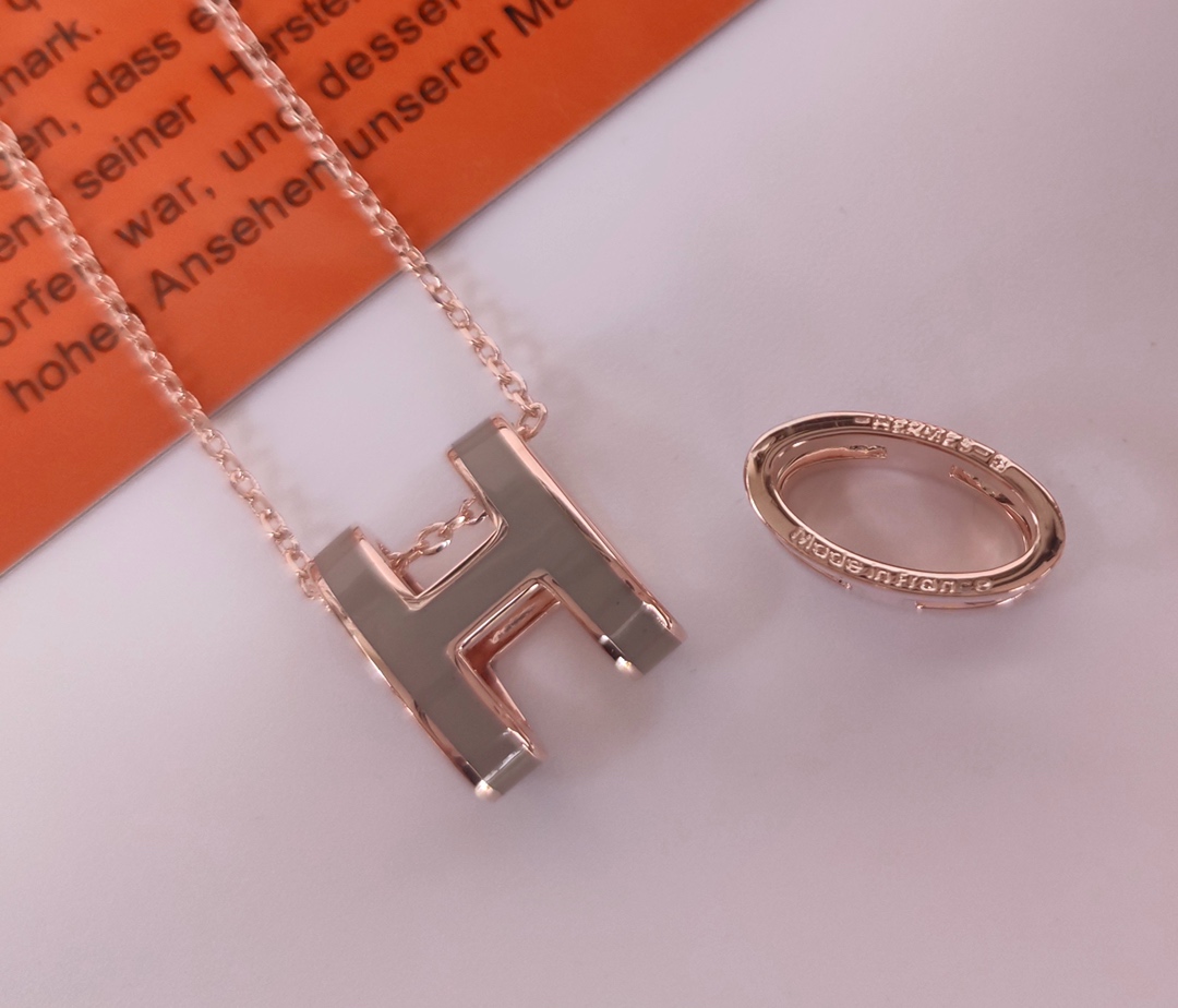 Hermes necklace