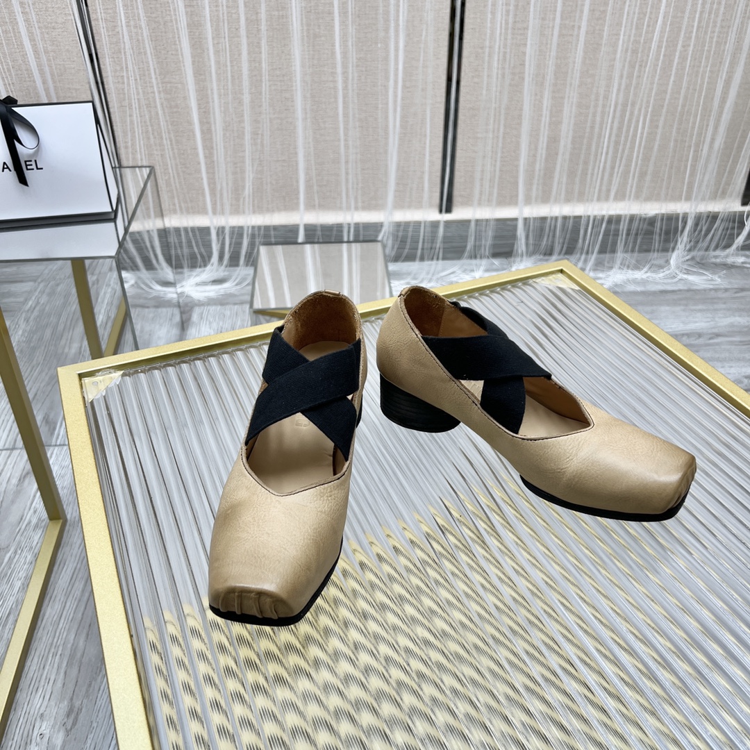 𝐔𝐌𝐀 𝐖𝐀𝐍𝐆｜𝟐𝟎𝟐𝟑/𝐒𝐒 𝐧𝐞𝐰  UMA WANG classic models retro do old ballet shoes