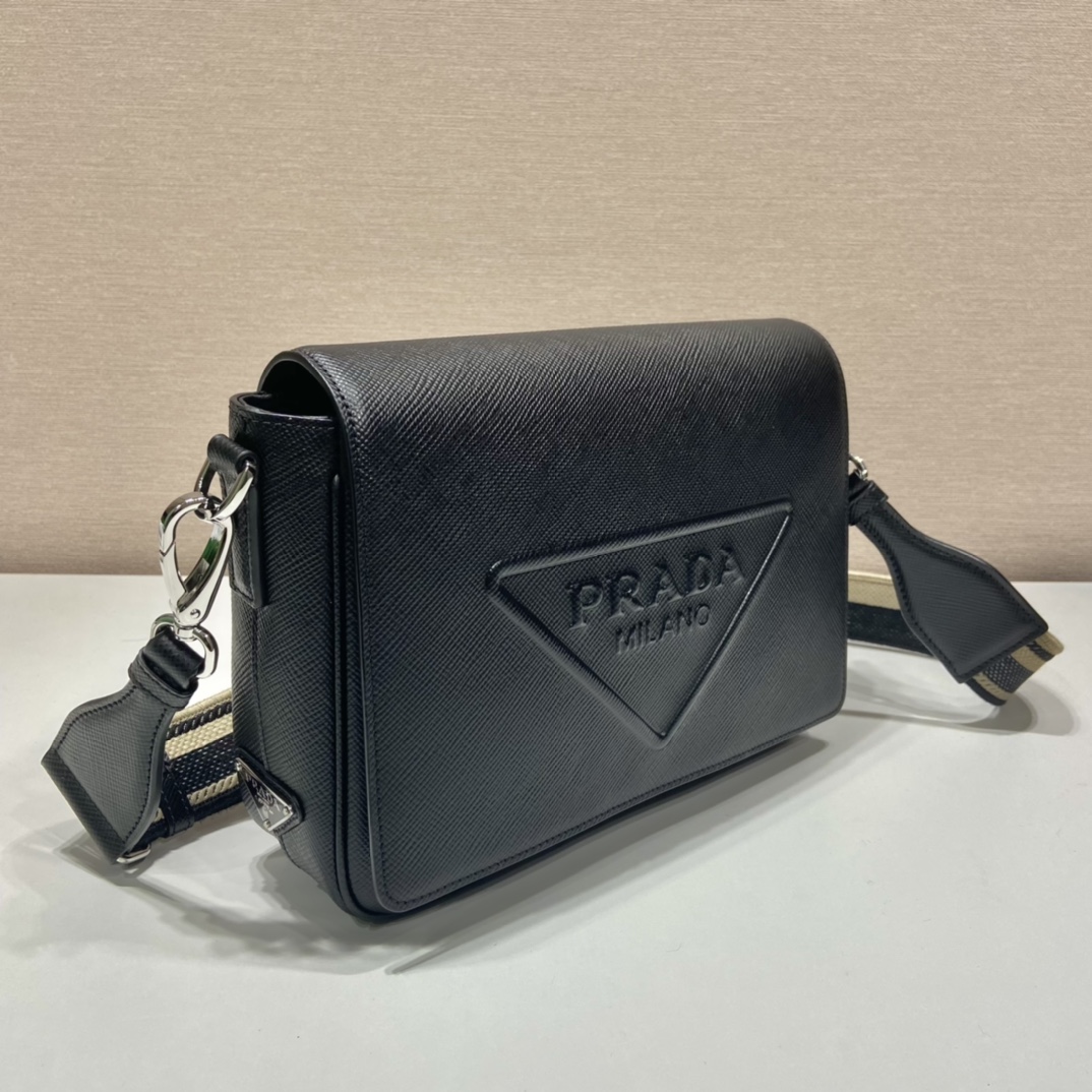 𝐏𝐑𝐀𝐃𝐀 Crossbody bag 2VD046