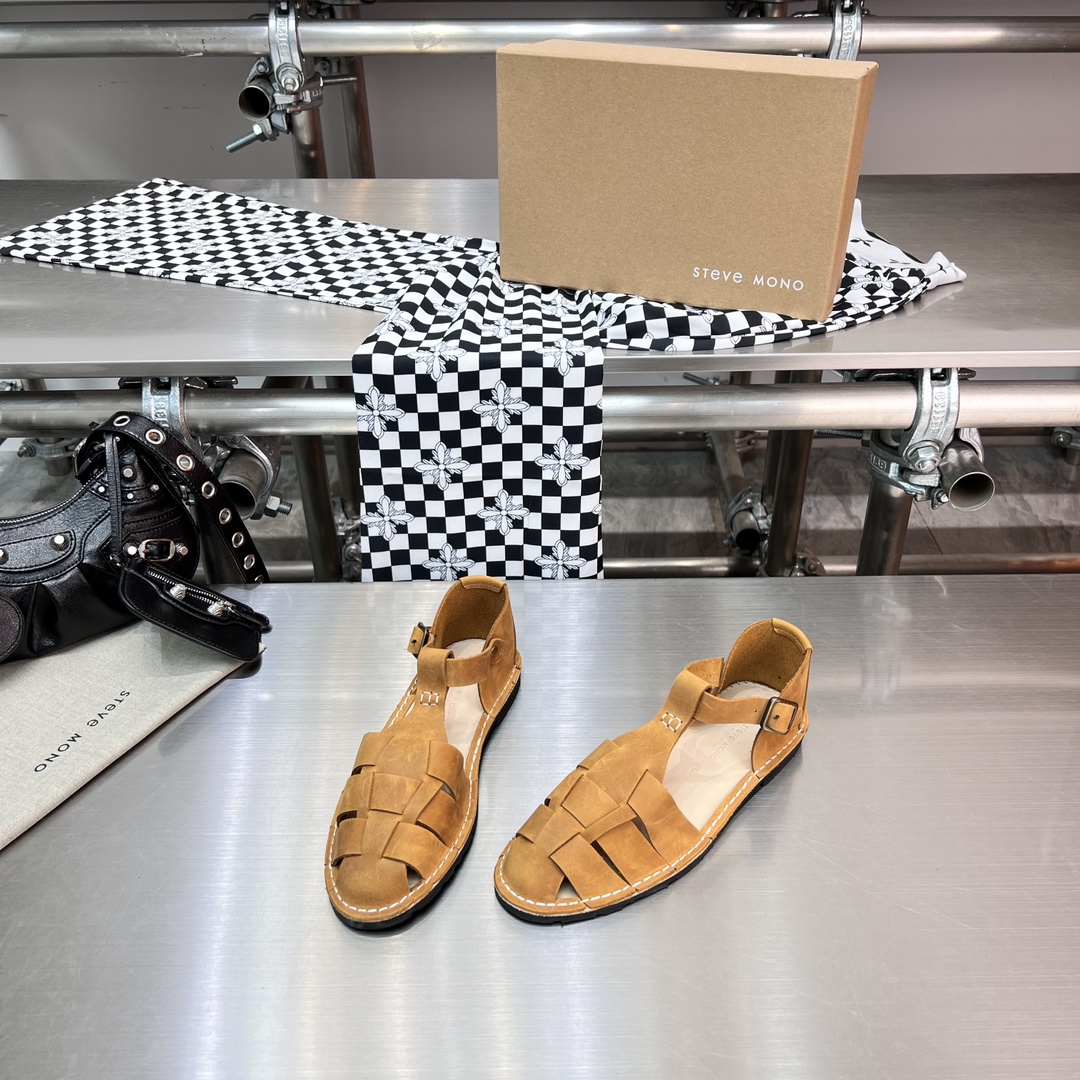 𝐒𝐭𝐞𝐯𝐞 𝐌𝐨𝐧𝐨｜𝟐𝟎𝟐𝟑𝐒𝐒/𝐧𝐞𝐰 A pair of fully handmade sandals using Goodyear practices