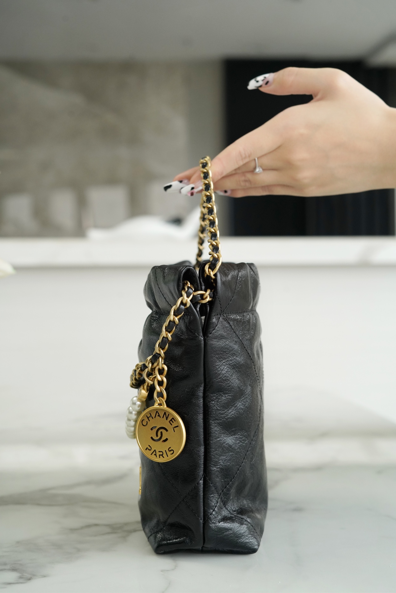 𝗖𝗛𝗔𝗡𝗘𝗟✦ 23S 22Mini pearl chain bag black