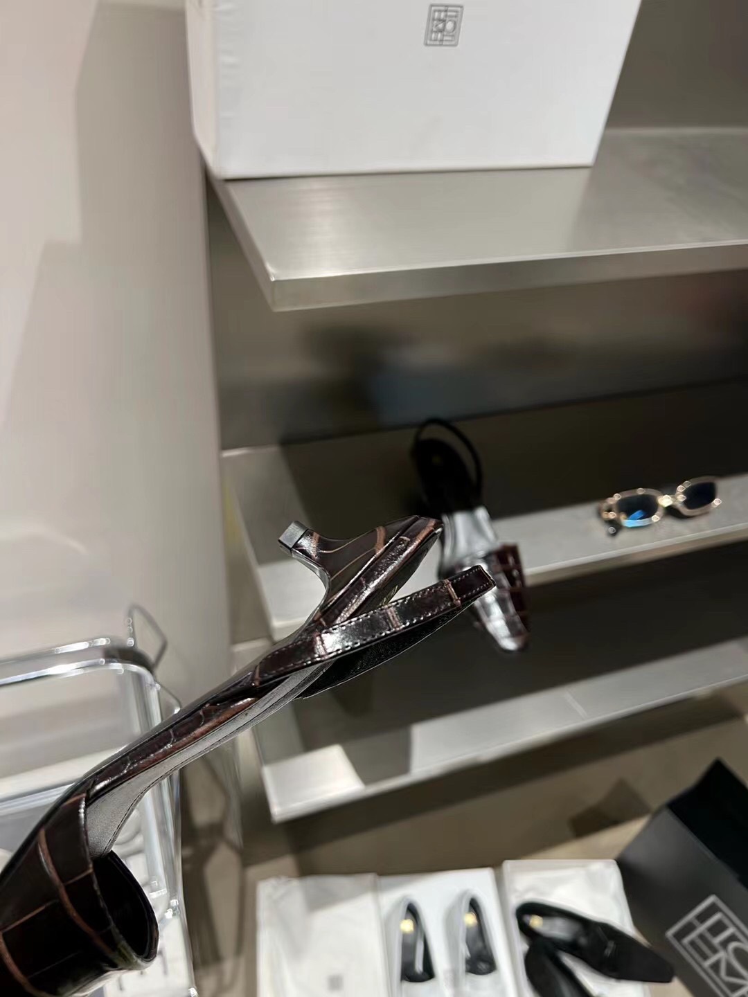 Toteme | 𝟐𝟎𝟐𝟏/𝐒𝐒 𝐧𝐞𝐰   Minimalist style toteme 2022/aw Mueller small pointed toe single shoes