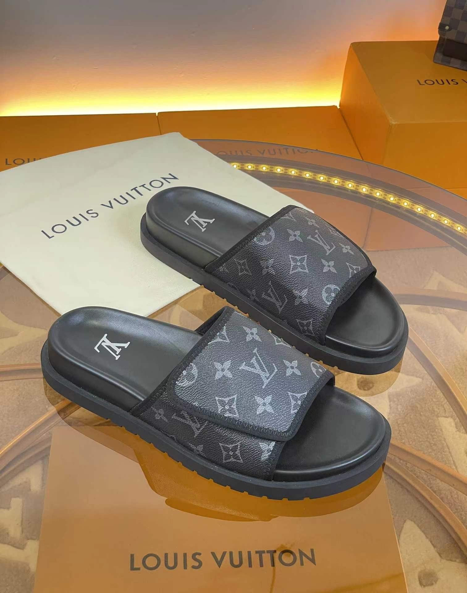 LOUIS VUITTON WOMEN'S SLIPPERS