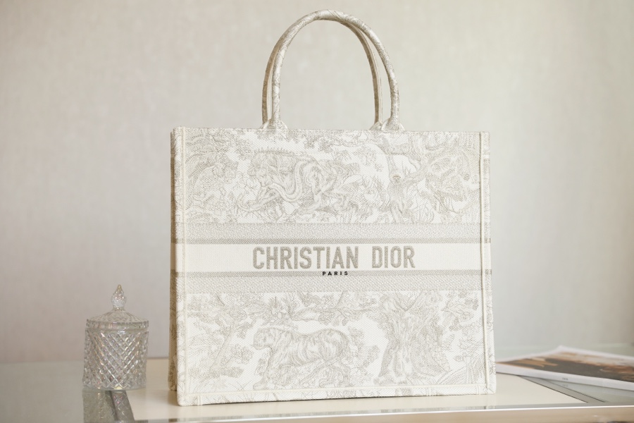 DIOR TOTE Metallic Wire Tiger