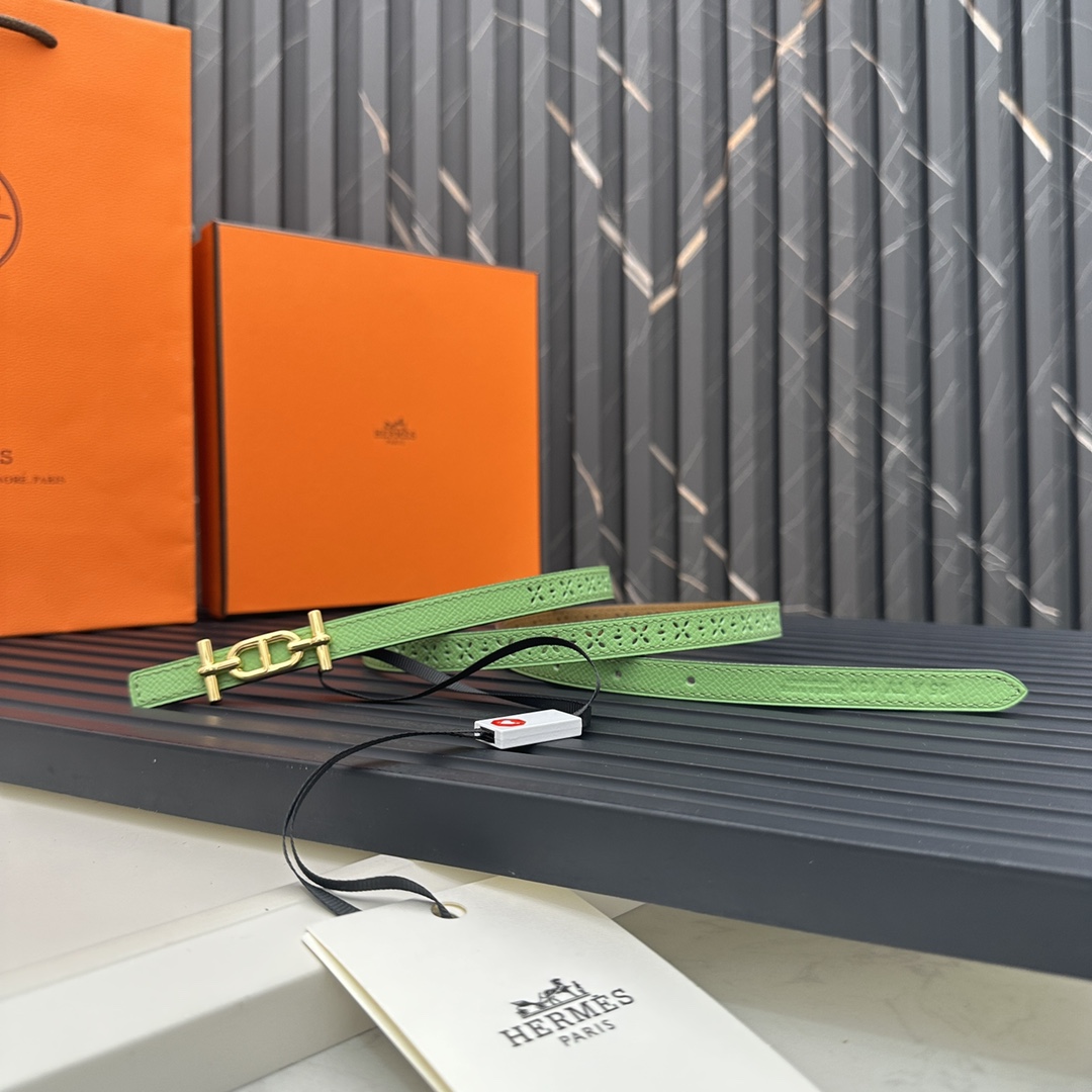 Reversible belt in Hermes Swift and perforated Epsom calfskin