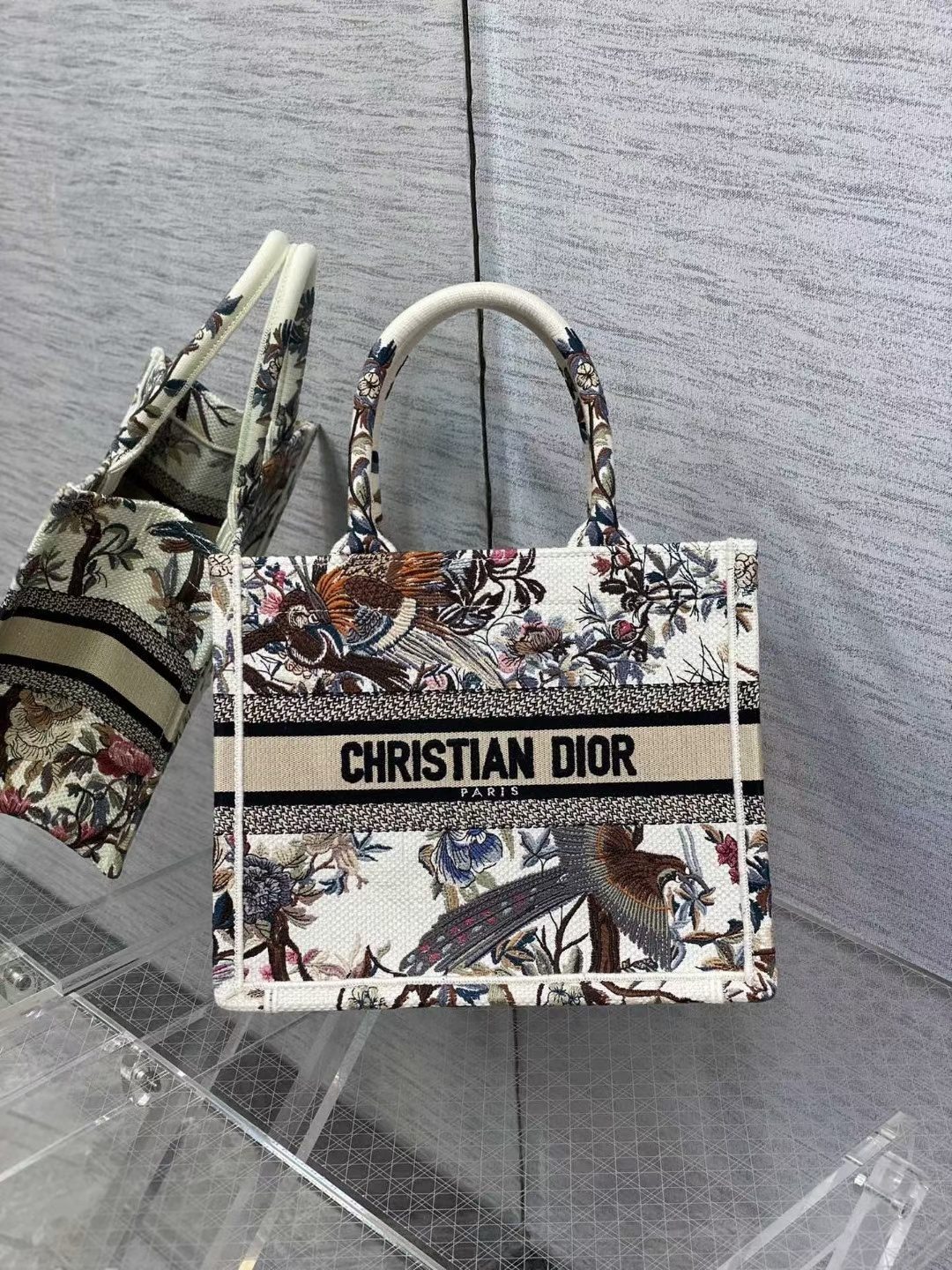 DIOR TOTE Magpie White Limited Edition Collection