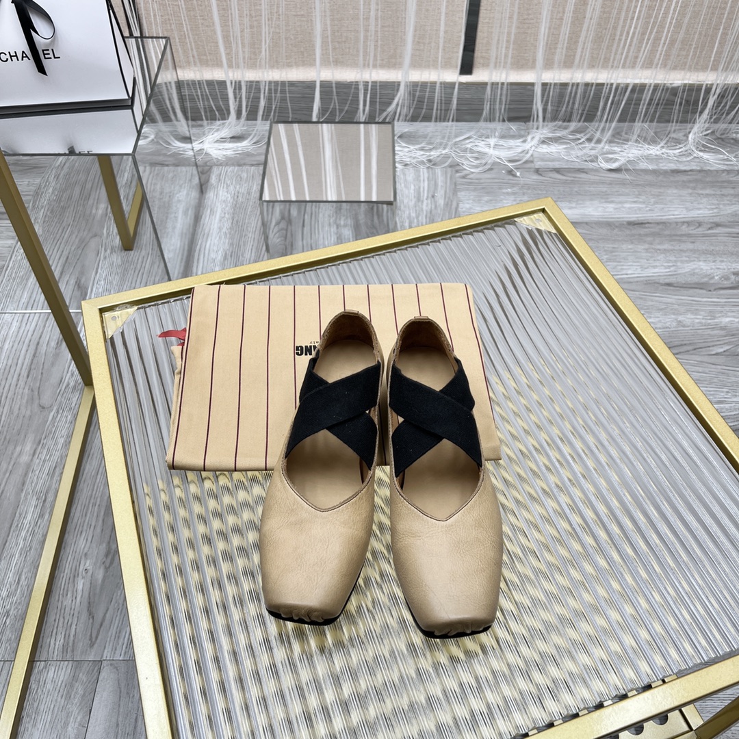 𝐔𝐌𝐀 𝐖𝐀𝐍𝐆｜𝟐𝟎𝟐𝟑/𝐒𝐒 𝐧𝐞𝐰  UMA WANG classic models retro do old ballet shoes