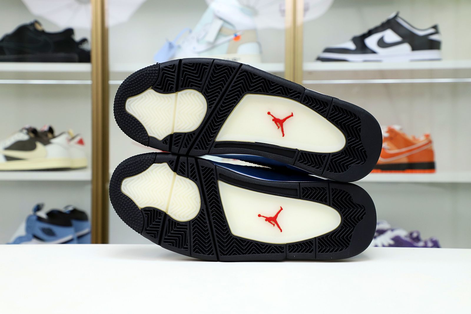 TRAVIS SCOTT X AIR JORDAN 4 RETRO CACTUS JACK FRIENDS & FAMILY