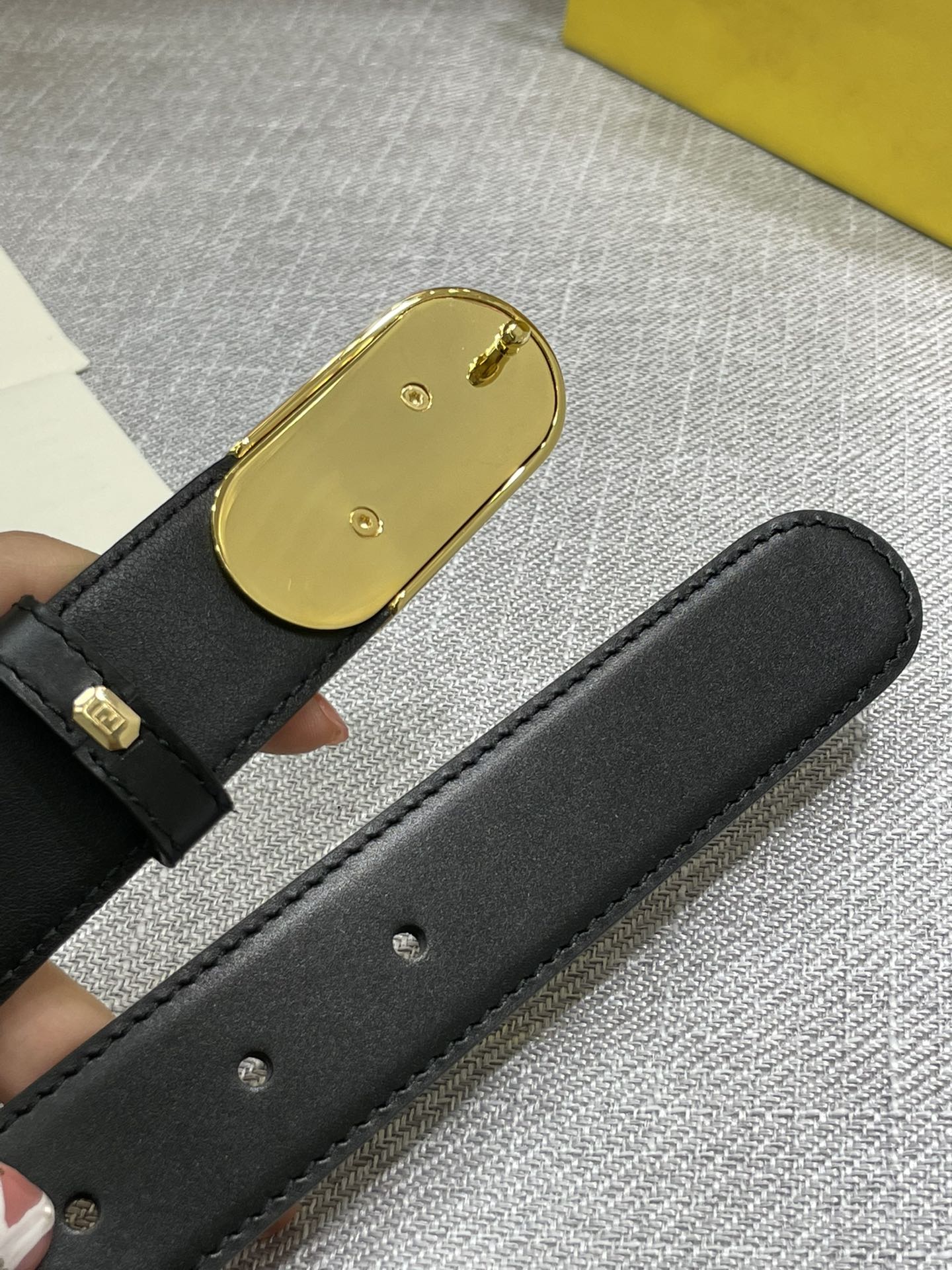 FENDI new 🌿 narrow belt with loops