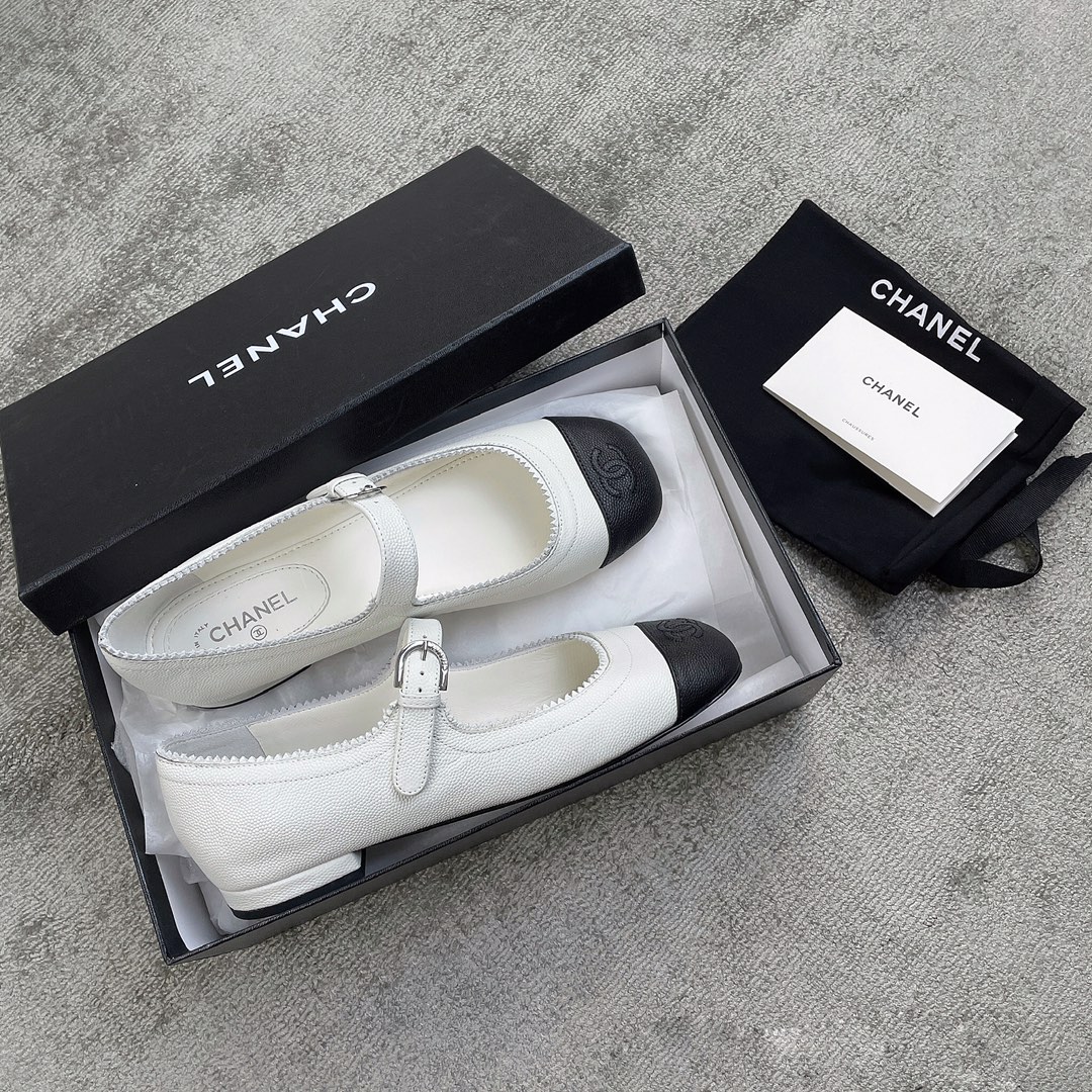 CHANEL Mary Jane shoes caviar sheepskin is that very soft fleshy texture