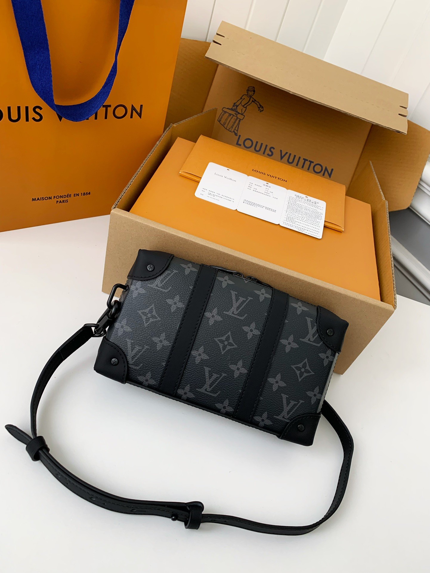 Louis Vuitton's new Sac Plat Horizontal Zippé men's black flower briefcase M45165 Size: 22.5*14*5cm