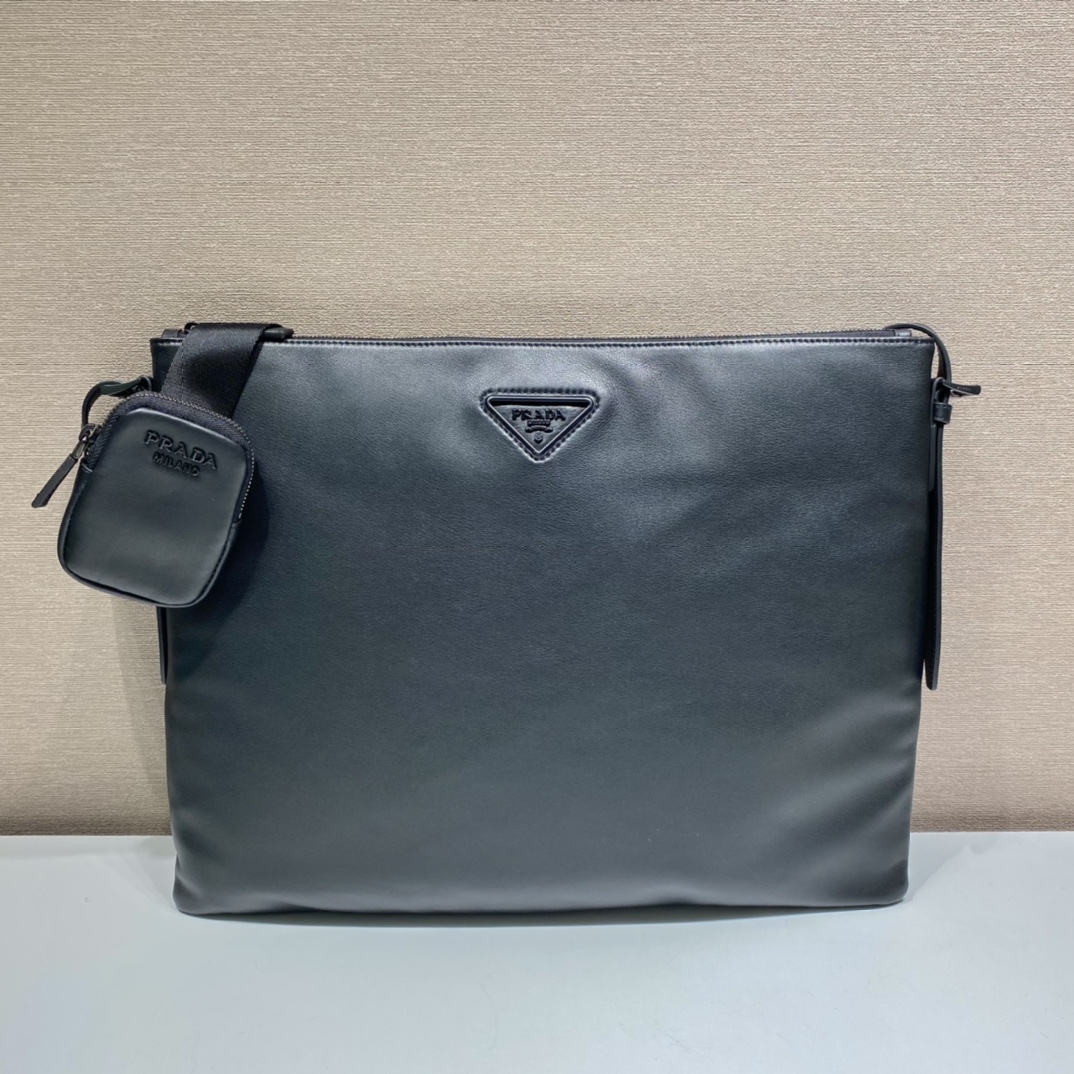 𝐏𝐑𝐀𝐃𝐀 New men's bag 2VH121