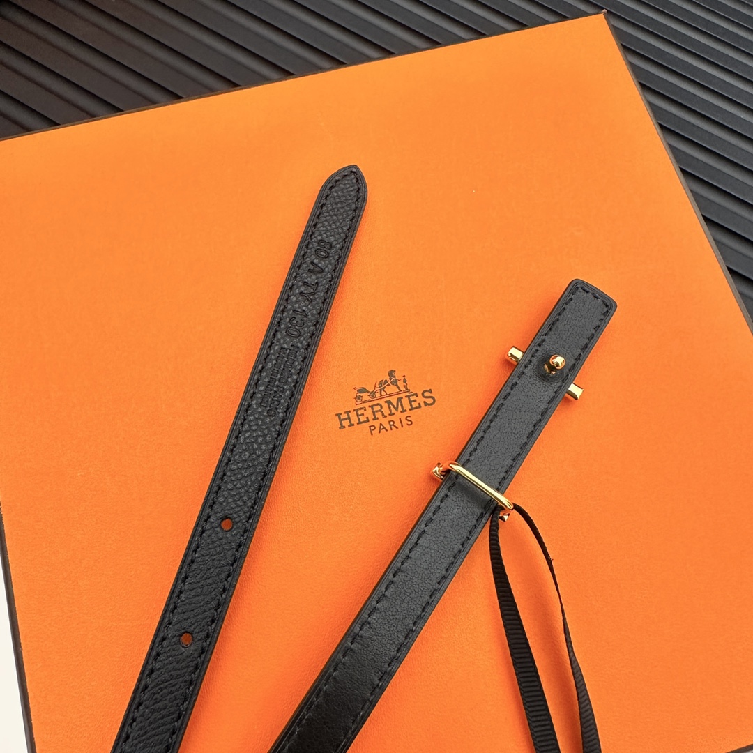 Reversible belt in Hermes Swift and perforated Epsom calfskin