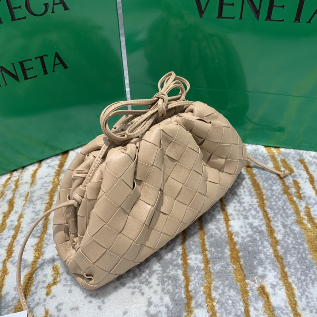 Bottega Veneta  THE MINI POUCH  #585852