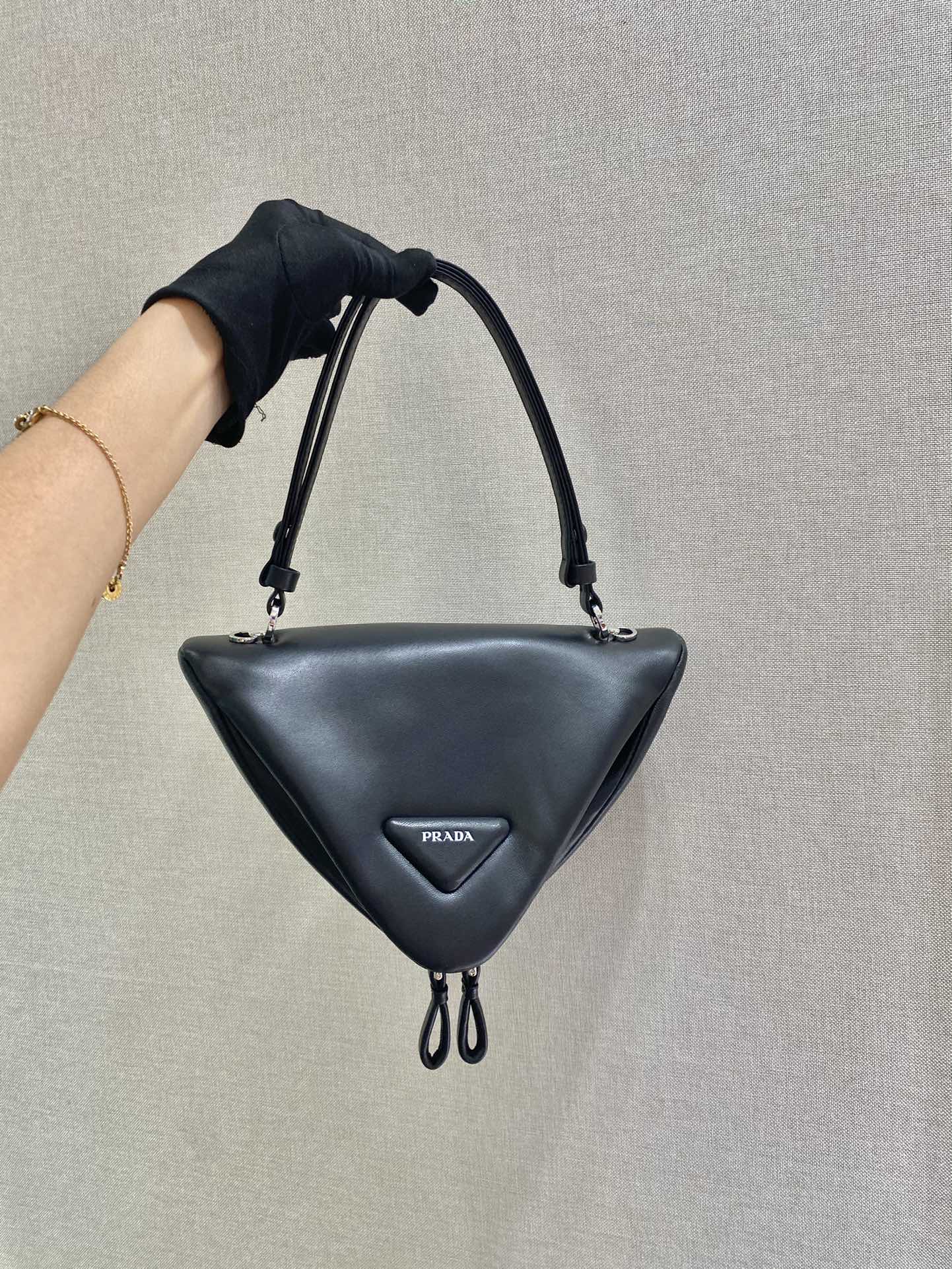 𝐏𝐑𝐀𝐃𝐀 New Women's Bag  1BA315
