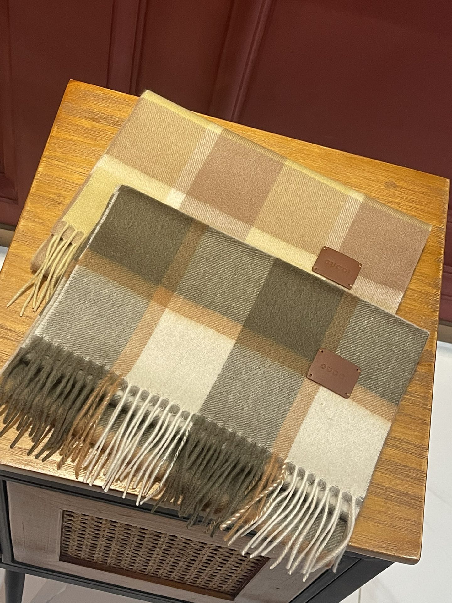 GUCCI Couple cashmere scarf