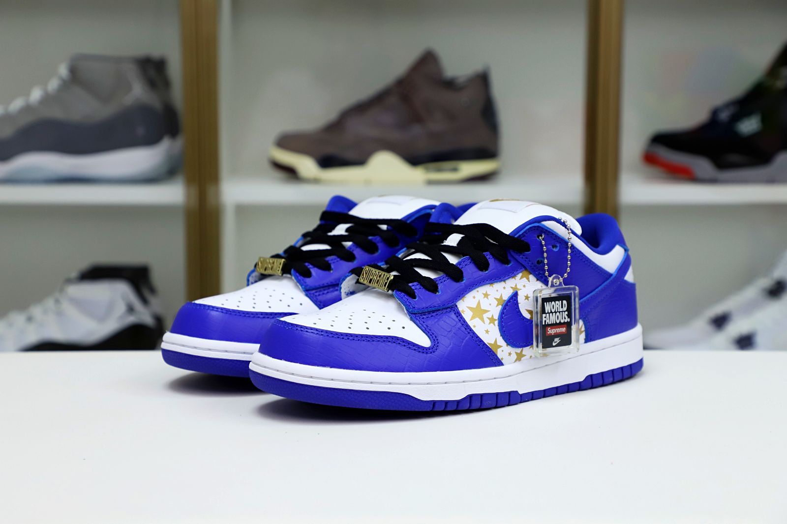 Supreme x Nike SB Dunk Low Hyper Royal