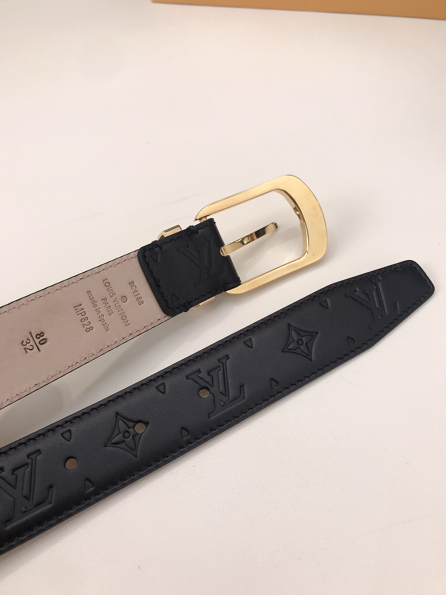 LOUIS VUITTO belt is double-sided with Italian original custom imported cowhide embossing