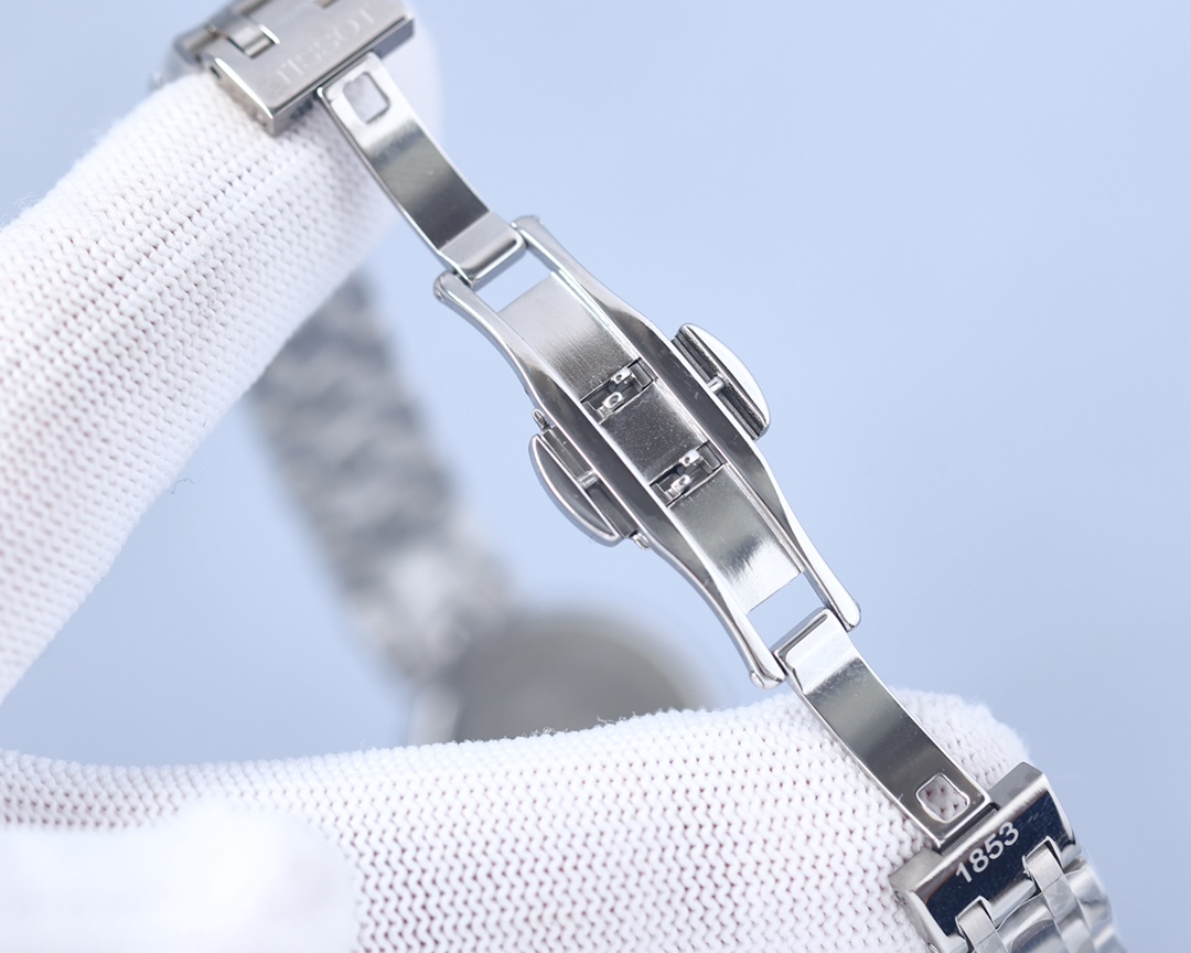 Tissot Carrie T126.010 Swiss Quartz Ladies Watch