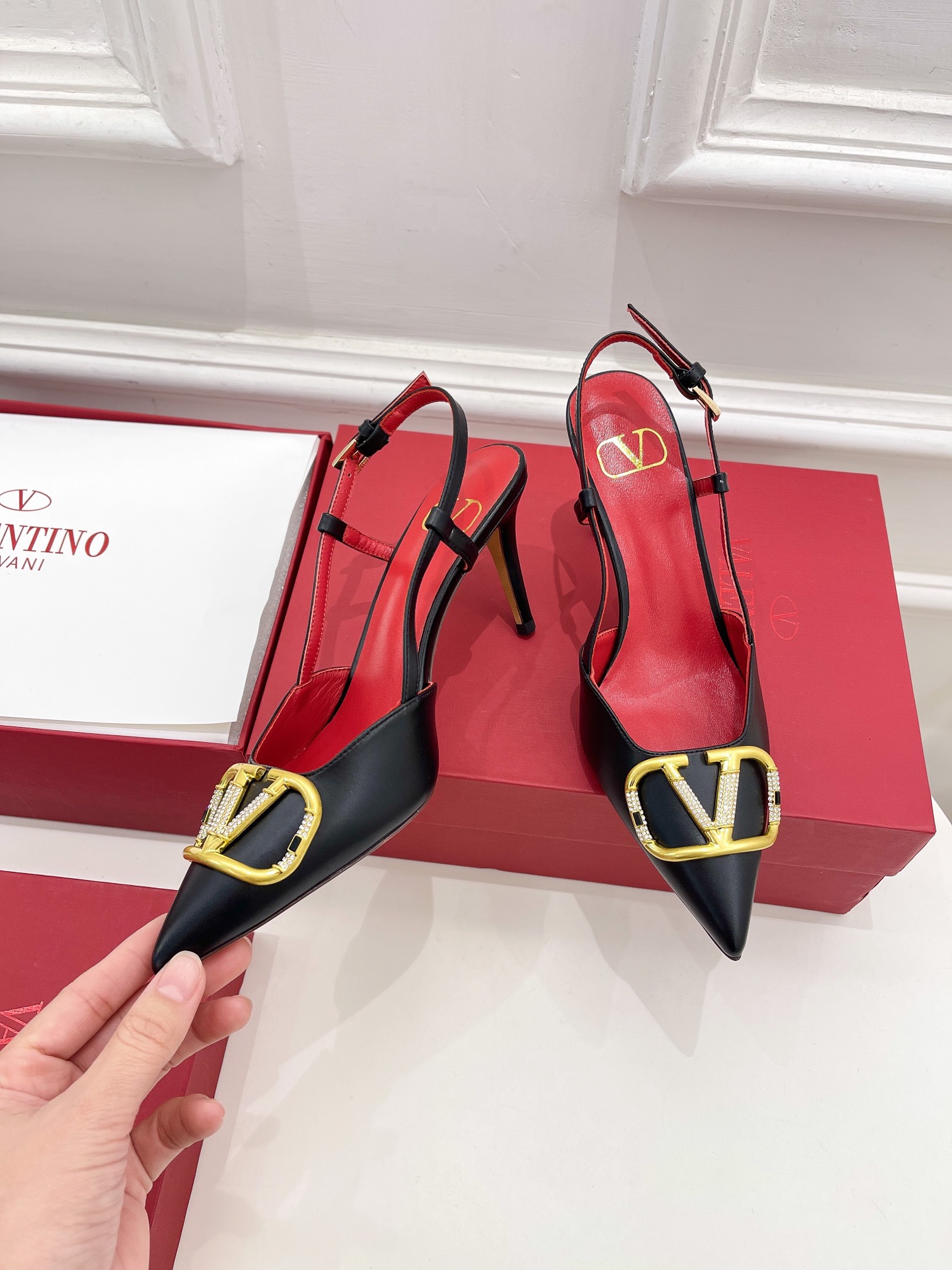 【Valentino】𝟐𝟎𝟐𝟏/𝐒𝐒 𝐧𝐞𝐰 Valentino 2022 spring and summer new large V diamond buckle high heels on the new