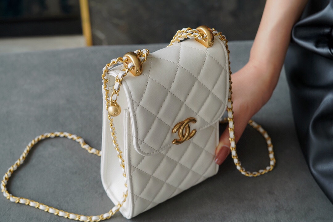 𝗖𝗛𝗔𝗘𝗡𝗟✦2021 Early Autumn New Double Ball Phone Bag 🤍 White