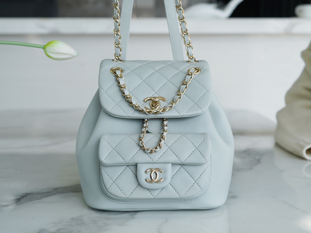 𝗖𝗛𝗔𝗘𝗡𝗟✦Italy 🇮🇹 original lambskin🐑 𝟮𝟮𝗔New 𝐃𝐮𝐦𝐚 shoulder bag sheepskin light blue➿