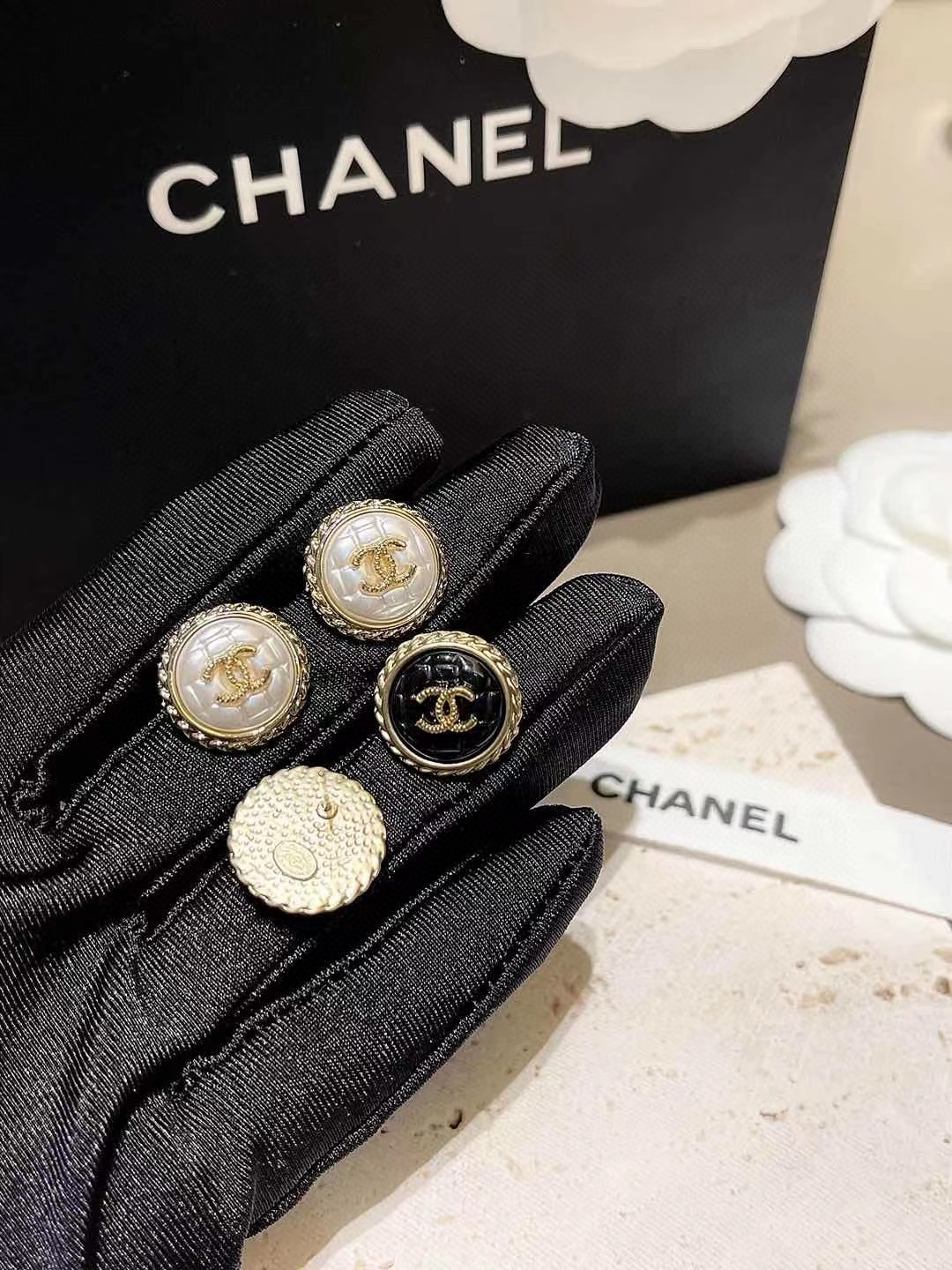 CHANEL🇫🇷Xiaoxiang Doudou agate pearl letter new stud earrings