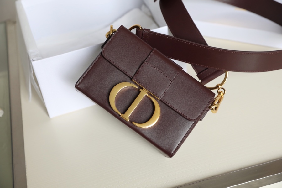 Montaigne Wine Red 𝙢𝙞𝙣𝙞 Box Bag